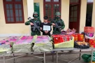Ôm hàng trăm kg pháo lậu bơi qua sông về Việt Nam