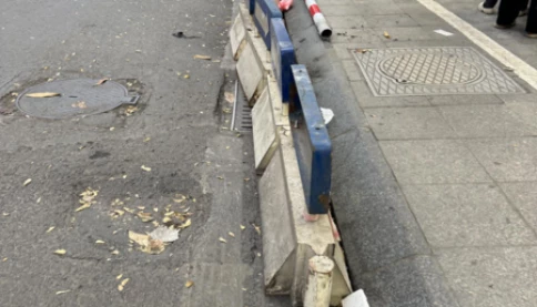 Thí điểm được vài tiếng, dải phân cách cứng phố Khâm Thiên phải dẹp