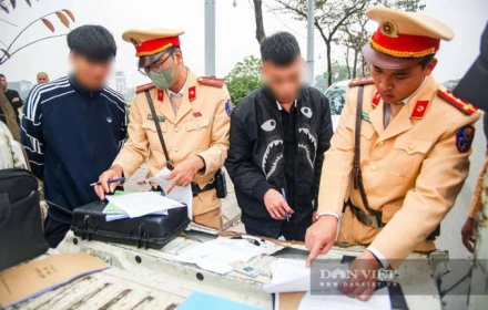 Khi người dân quay clip CSGT: Ranh giới giữa giám sát và gây rối trật tự công cộng?