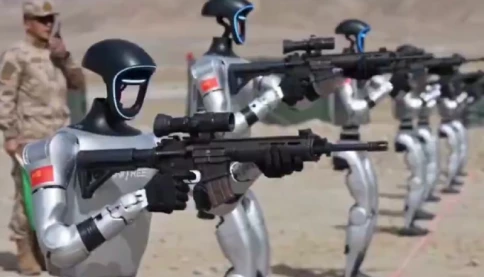 Robot Trung Quốc thử nghiệm bắn súng. Chiến tranh tương lai sẽ tự động