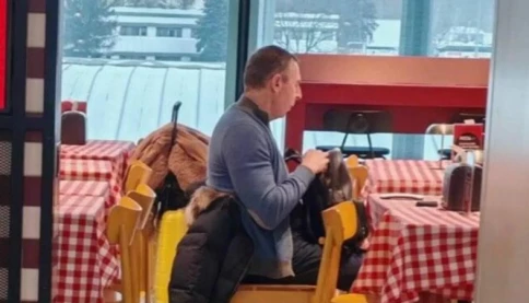 Ukraine đưa tin bạn của ông Zelensky đã bỏ trốn