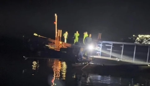 Xác định nguyên nhân vụ lật tàu trên hồ Thác Bà làm 6 người mất tích