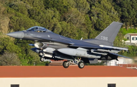 Phi đội F-16 gắn hệ thống tác chiến điện tử của Mỹ tiến sát Iran