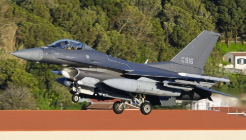 Phi đội F-16 gắn hệ thống tác chiến điện tử của Mỹ tiến sát Iran