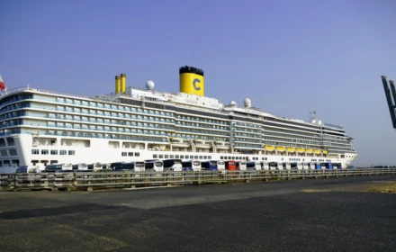 Tàu du lịch 5 sao đi vòng quanh thế giới đưa gần 2.000 khách cập cảng ở Thành phố Hồ Chí Minh