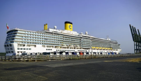 Tàu du lịch 5 sao đi vòng quanh thế giới đưa gần 2.000 khách cập cảng ở Thành phố Hồ Chí Minh