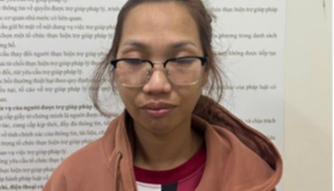 Nữ tạp vụ hẹn nam sinh viên tới nhà nghỉ rồi dùng dao tấn công nhằm quỵt nợ