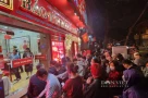 Giá vàng hôm nay (26/2): Người dân xếp hàng xuyên đêm ngày vía Thần Tài và chuyện ông lão 70 tuổi 16 năm đi mua vàng