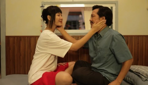 Trường Giang bị hất văng