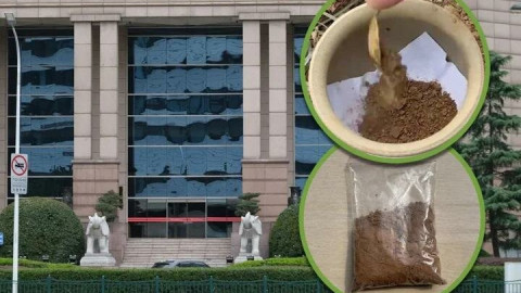 Độc lạ Trung Hoa: đào đất quanh ngân hàng đem bán, dân tình tranh nhau mua