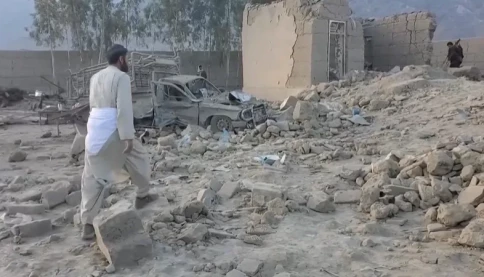 Giao tranh dữ dội đã nổ ra, trong đó Pakistan tuyên bố có hơn 300 người Afghanistan thiệt mạng. Afghanistan vẫn chưa phản hồi