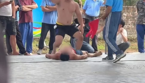 Đô vật bị gãy cổ tử vong ở hội làng đầu năm