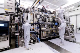 Buồn cho ông Trump: Cấm vận vô dụng, Trung Quốc sắp tự sản xuất máy khắc chip EUV đến nơi rồi!