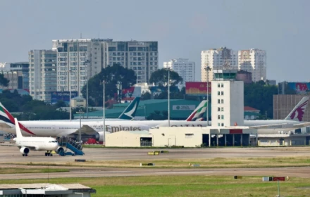 Nhiều chuyến bay đến Việt Nam bị hủy, máy bay mắc kẹt ở Nội Bài