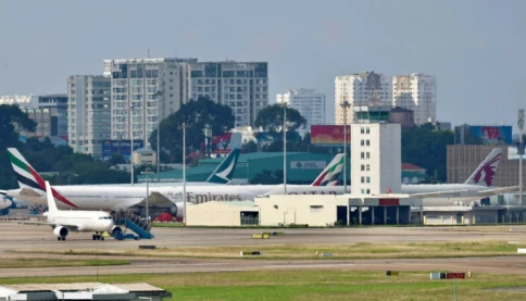 Nhiều chuyến bay đến Việt Nam bị hủy, máy bay mắc kẹt ở Nội Bài