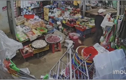 Công an kết luận vụ việc cô gái ngất xỉu giữa chợ sau khi tiếp xúc với 2 người lạ