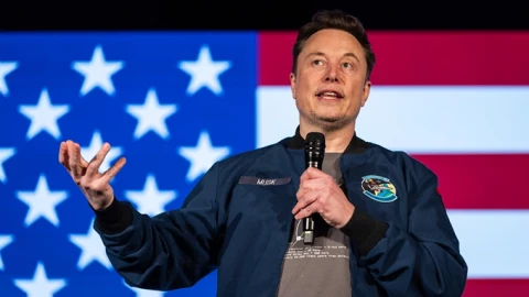 Trump gửi thông điệp mạnh mẽ tới những kẻ đang tấn công Elon Musk, phá hoại Tesla