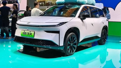 SUV điện thuần túy chỉ gần 400 triệu đồng! Akio Toyoda, từng từ chối xe điện, đã dạy cho chúng ta một bài học