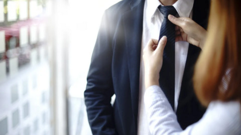 Tại sao mọi người lại đeo cà vạt?