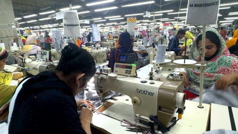 Chạy đua với Việt Nam, công nhân may mặc Bangladesh không dám đi vệ sinh, nhịn ăn để đạt KPI