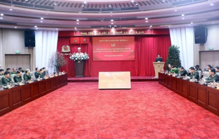 Công bố kết luận của Bộ Chính trị và quyết định của Thủ tướng với Thượng tướng Trần Quốc Tỏ