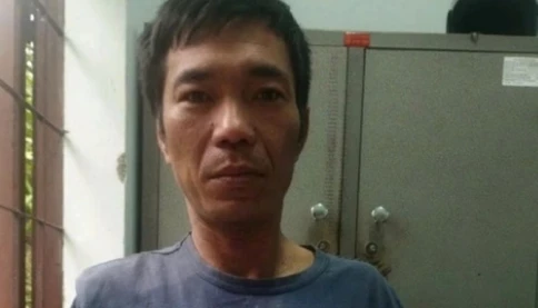 Bố nhốt con, khóa cửa đốt  nhà vì lo "sau khi chết không ai chăm sóc"