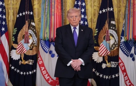 Ông Trump lúng túng