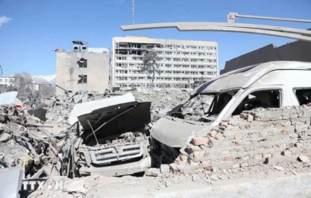 Iran tấn công trụ sở Bộ Quốc phòng Israel bằng tên lửa siêu vượt âm