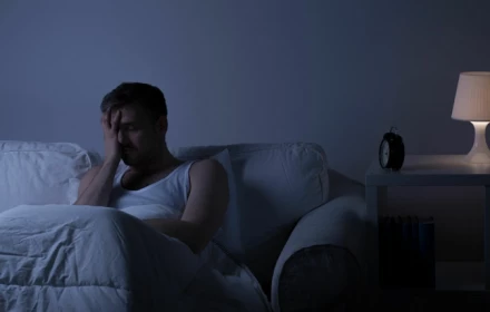 Đi khám tâm thần vì thường xuyên đánh vợ lúc ngủ