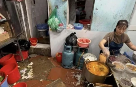 Đóng cửa quán bún riêu Hà Nội bị khách Trung Quốc chê 'kém vệ sinh'