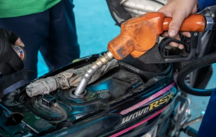 Đề xuất bình ổn khi giá xăng dầu tăng 20% trở lên trong một tháng