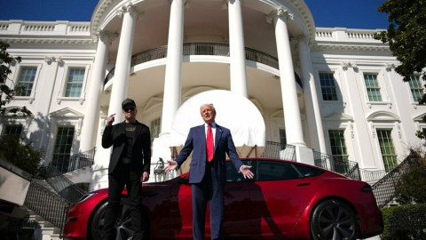 Tesla lao dốc không phanh: Ngay cả người hâm mộ trung thành của Elon Musk cũng chùn bước
