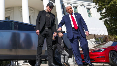 Khảo sát mới tiết lộ Tesla năm nay khó ngóc đầu dậy vì một hành động của Elon Musk