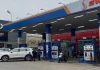 Cảnh tượng khác lạ tại cây xăng khi giá giảm sâu