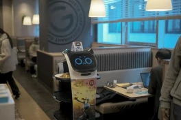 Độc lạ robot mèo 'chạy bàn' tại nhà hàng Nhật Bản: Dễ thương, hiệu quả lại còn biết 'meow meow'