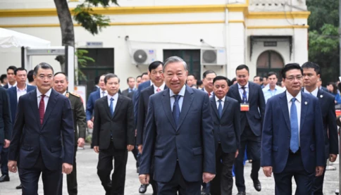 Lãnh đạo Đảng, Nhà nước cùng người dân bỏ phiếu bầu cử