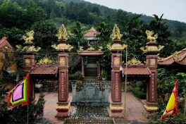 Giữa lòng Hà Tĩnh, ngôi đền trăm tuổi ẩn mình giữa núi non hùng vĩ