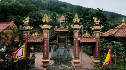 Giữa lòng Hà Tĩnh, ngôi đền trăm tuổi ẩn mình giữa núi non hùng vĩ