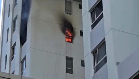 Nóng! Cháy căn hộ chung cư 25 tầng ở TP HCM👇