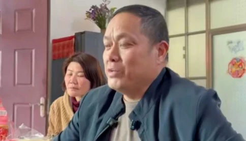 Trung Quốc: Bé gái bị bỏ ở toilet gặp bố mẹ sau 28 năm, sự thật gây phẫn nộ