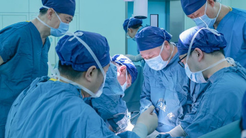 Trung Quốc thực hiện thành công ca ghép thận khác loài đầu tiên ở châu Á