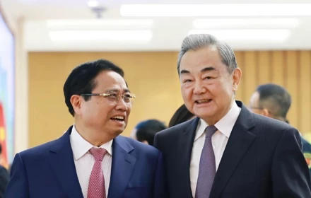 Hành động hiếm thấy của Ngoại trưởng Trung Quốc tại Hà Nội