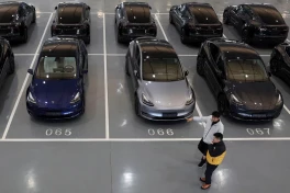Tesla sắp ra mắt xe điện rẻ nhất có tên mã rất lạ