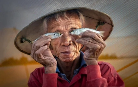 Đánh bại 14.500 tác phẩm quốc tế, bức ảnh chụp ngư dân Việt Nam ở Hội An giúp một tay máy không chuyên đoạt giải nhất LCE 2026