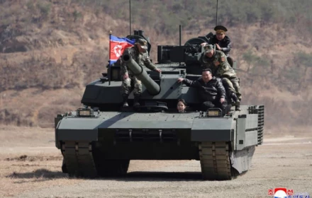 Triều tiên nhá ảnh con gái Kim Jong-un 14 tuổi lái xe tăng, gửi đi thông điệp gì?
