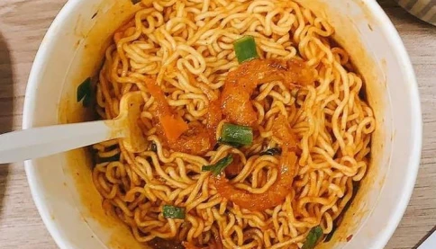 Người ăn chay có thể ăn mì tôm không? Câu hỏi không phải ai cũng trả lời đúng