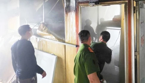 Cháy tầng 5 nhà nghỉ, 95 khách nước ngoài thoát nạn