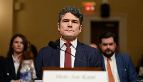 Quan chức tình báo Mỹ từng giục Trump đánh Iran nay từ chức vì... Trump đánh Iran