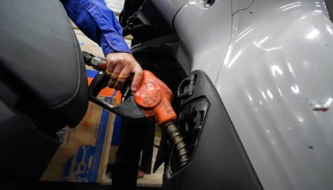 Bộ Chính trị yêu cầu đảm bảo nguồn cung, ổn định giá xăng dầu