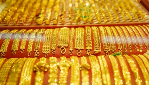 Vàng bị 'thổi bay' hơn 1.100 USD từ đỉnh, liệu còn giảm tiếp?